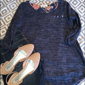 💙 Super Cute Sweater with Open Bow Floral Back